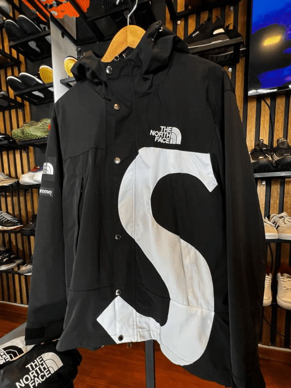 Jaqueta Supreme x TNF